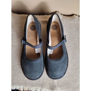 NWOB Ugg Sheepskin Maryjanes
